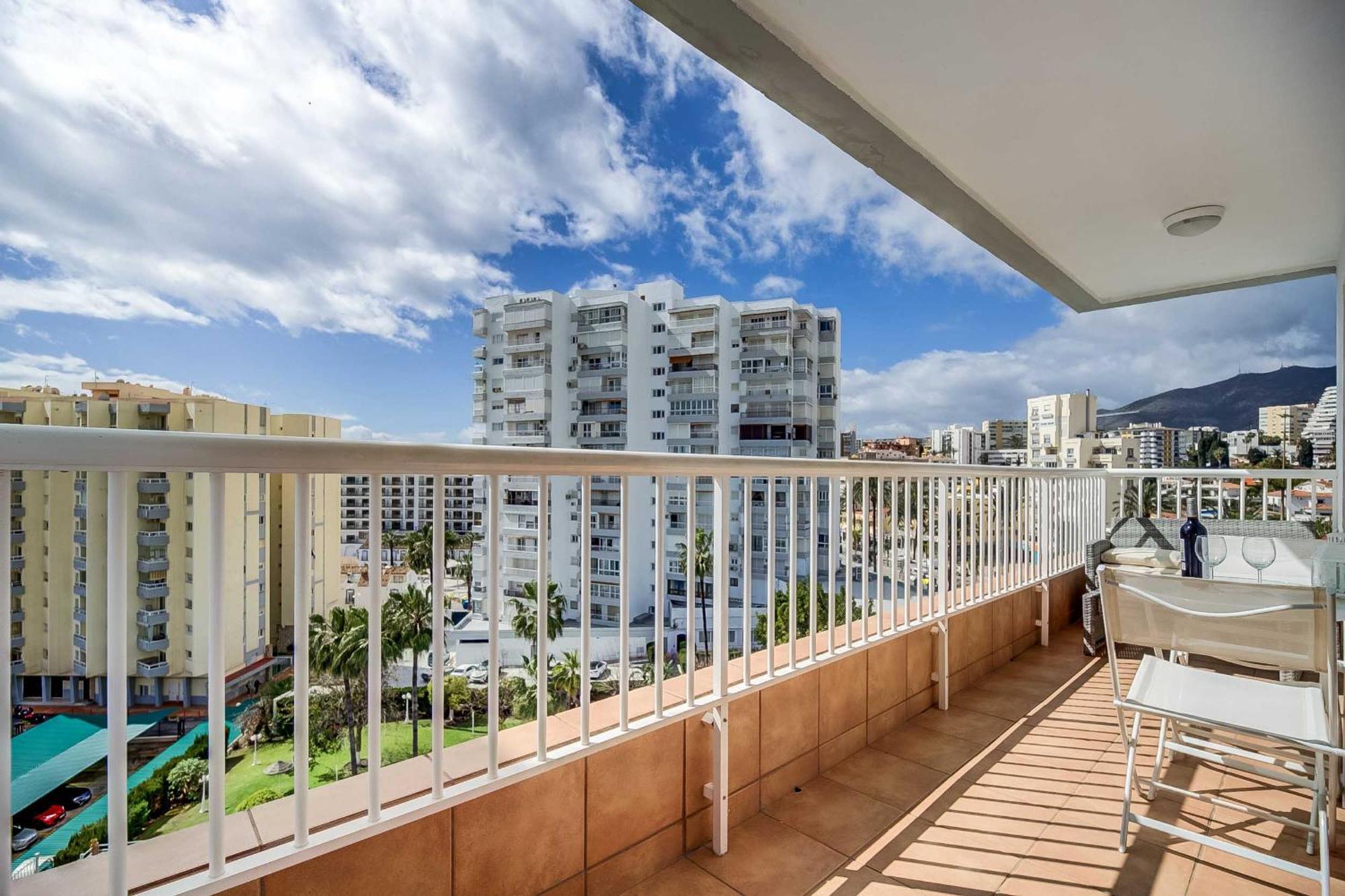 Puerto Marina, Apartamento Frente Al Mar Benalmadena Luaran gambar